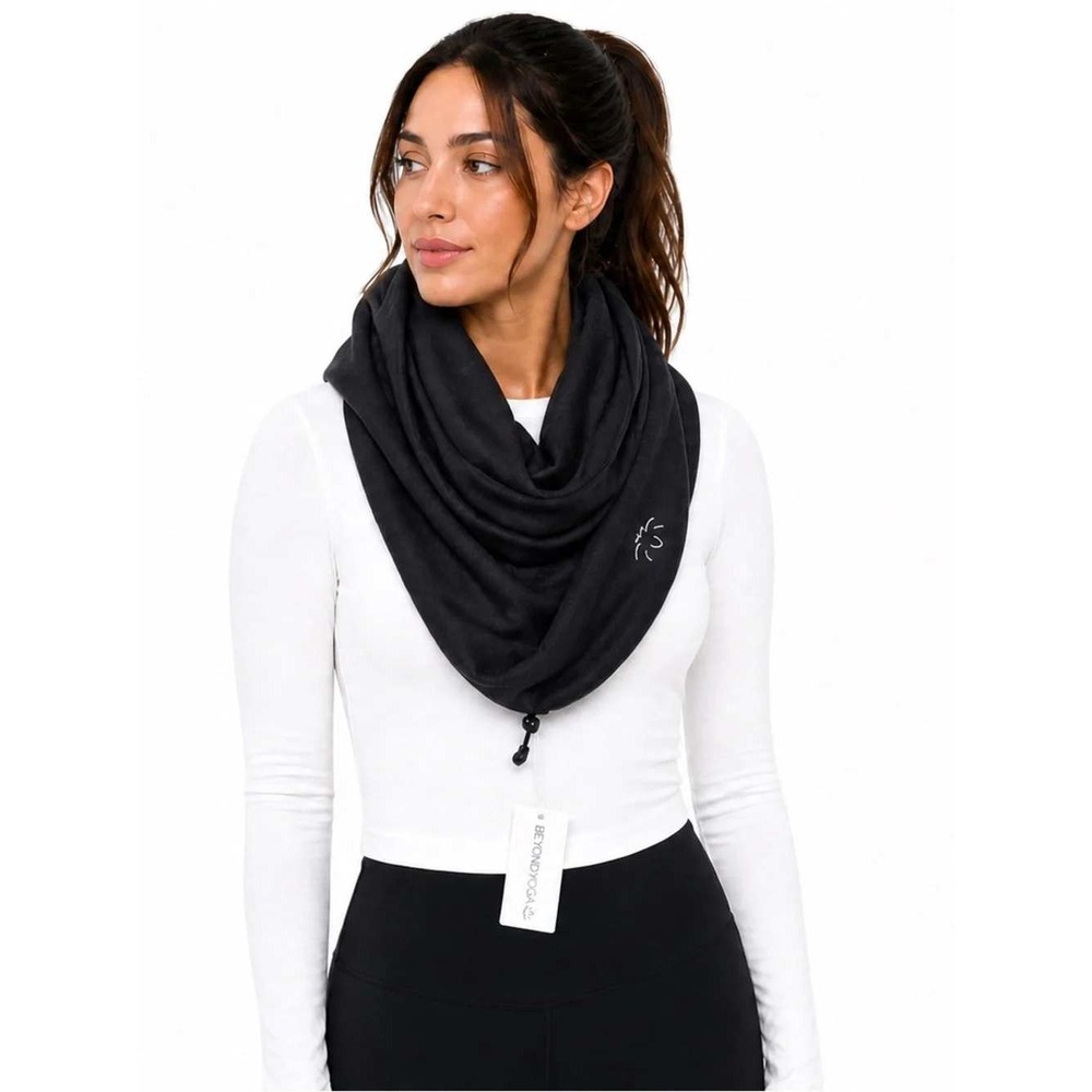 Beyond Yoga Pocket Infinity Scarf Womens OS Black Hidden Zipper Athletic